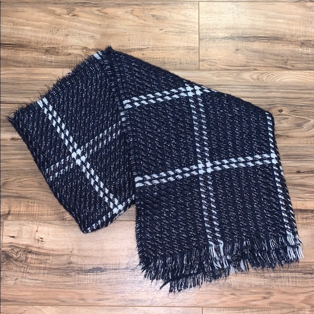 💙NWOT GIANT Blue Blanket Scarf/Wrap💙